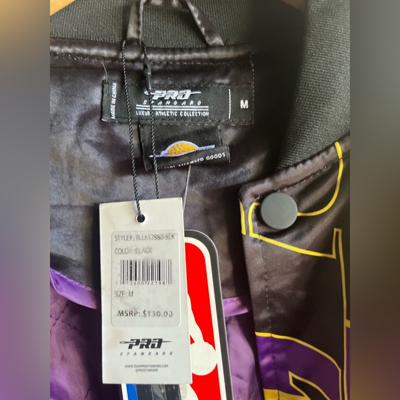 LA Lakers NBA Jacket Pro Standard Mens Medium Black Mashup Satin Bomber - Picture 7 of 11